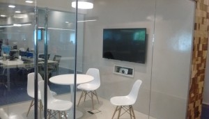 Salon con LCD y Videoconferencia